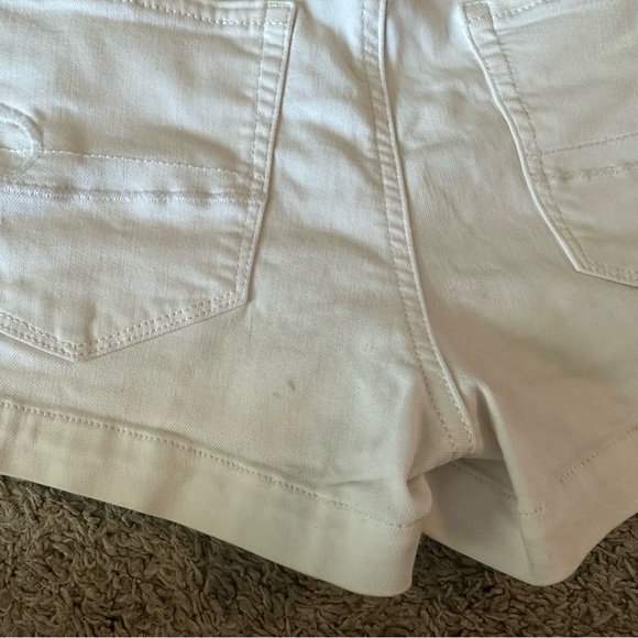 White side button high rise shorts - Picture 7 of 8